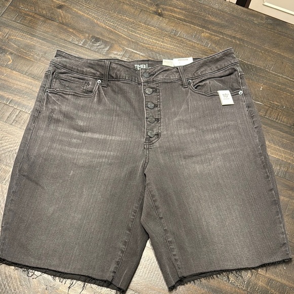 NWT TIME & TRUE WMNS black Bermuda shorts 10” inseam size 16 relax fit HIGH RISE - Picture 1 of 9